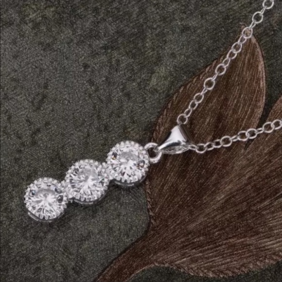 ✨Dainty Bezel Crystal  925 Silver Necklace✨ - Picture 2 of 3